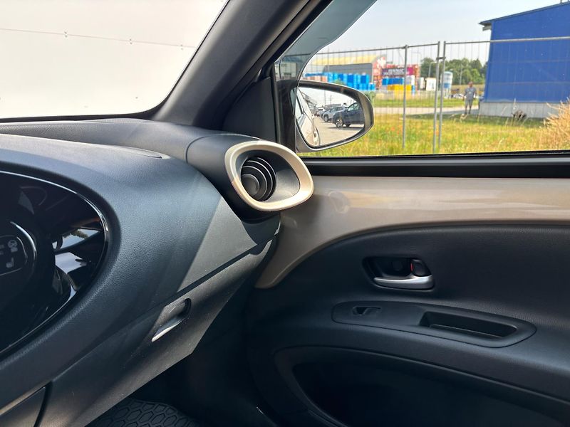 Toyota Aygo 1.0 VVT-i X-play Style AT - fotka 22 z 26