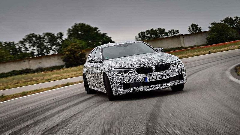 Prozatím maskované BMW M5.