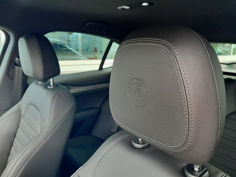 Alfa Romeo Stelvio (2026) Veloce 4x4 2,2 MTJ  210PS - fotka 24 z 33