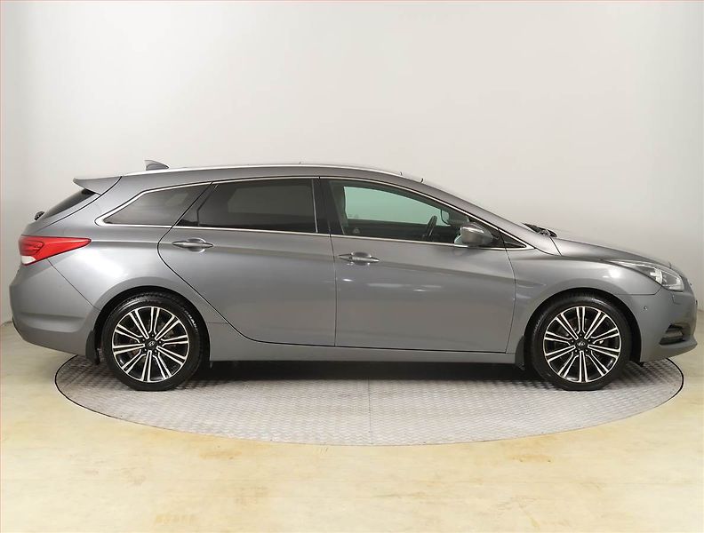 Hyundai i40 (2018) Premium 1.7 CRDi, Automat - fotka 6 z 23