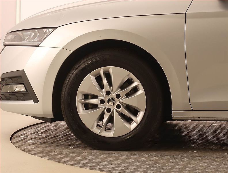 Škoda Octavia (2023) Ambition 2.0 TDI, ČR,1.maj - fotka 14 z 24