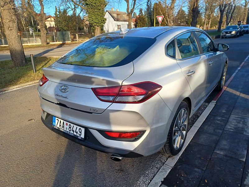 Hyundai i30 1.0 T-GDI 88kW Čr - fotka 7 z 18