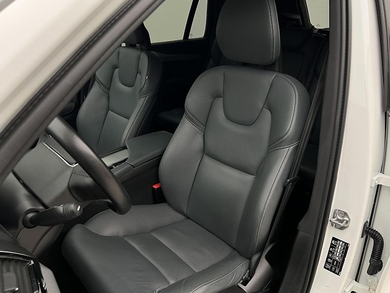 Volvo XC90 B5 AWD MOMENTUM PRO 7 MÍST - fotka 16 z 44