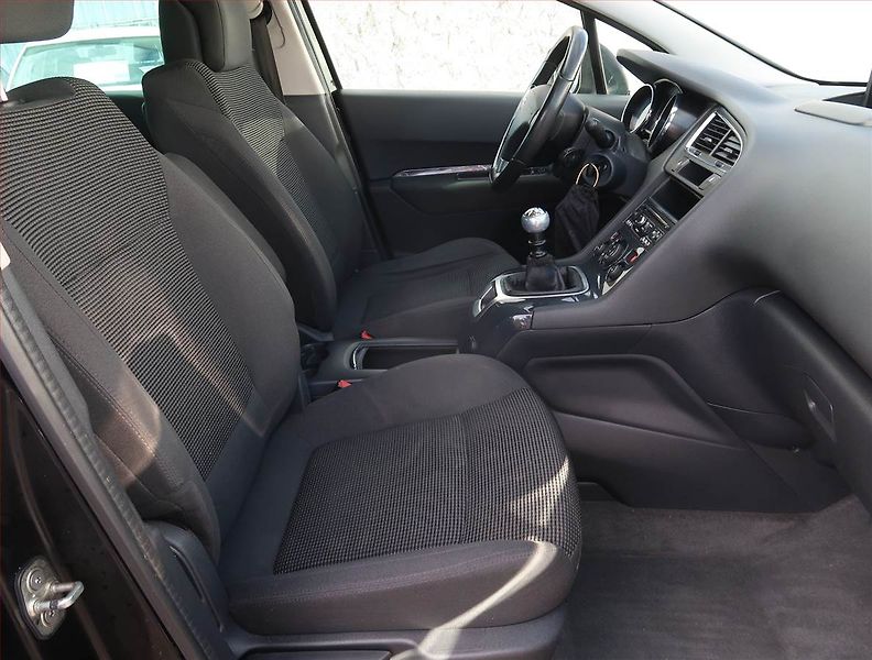 Peugeot 5008 (2016) 1.6 BlueHDi, nová STK - fotka 9 z 19