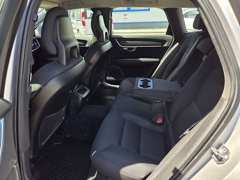 Volvo V90 (2018) D4 2.0 140kW - fotka 34 z 43