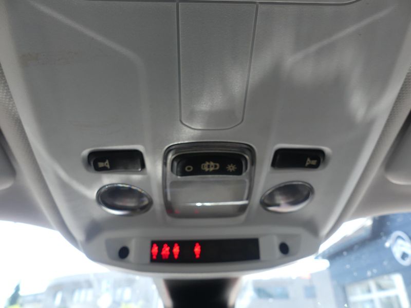 Peugeot 2008 (2020) 1,2 PureTech MAN6 - fotka 18 z 22