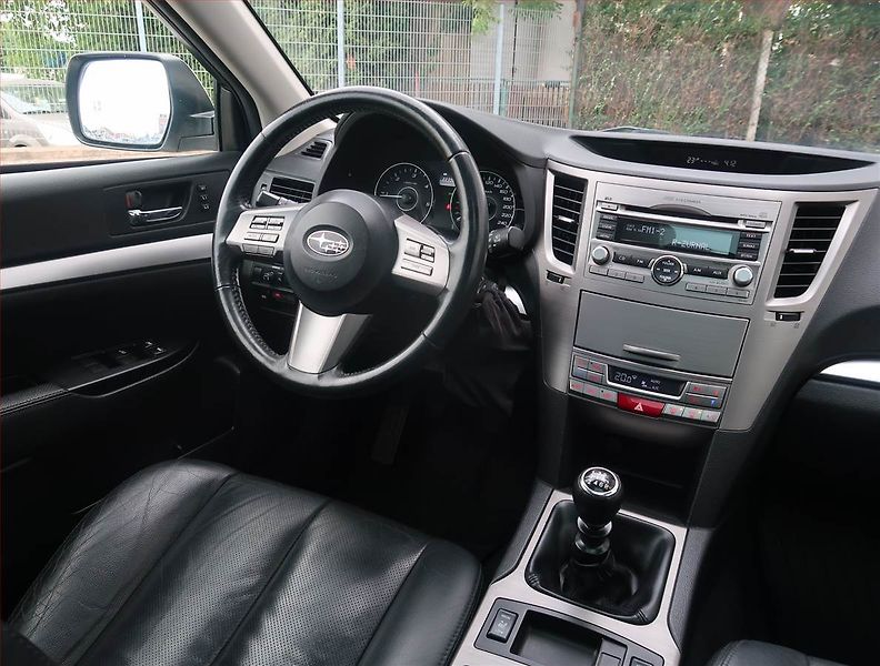 Subaru Outback (2012) 2.0 D, 4X4, Xenony, Tempomat - fotka 7 z 19