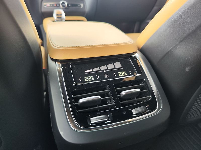 Volvo XC90 B5 2.0/173kW Inscription AT 4x - fotka 18 z 44