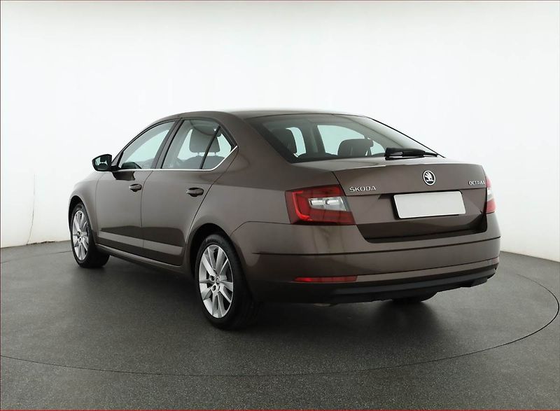 Škoda Octavia (2018) Style 1.4 TSI, ČR,1.maj - fotka 4 z 20