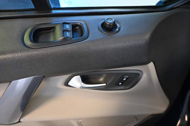Ford Tourneo Custom (2014) 2.2 L1H1 8 Míst klima kamera 1 - fotka 21 z 30