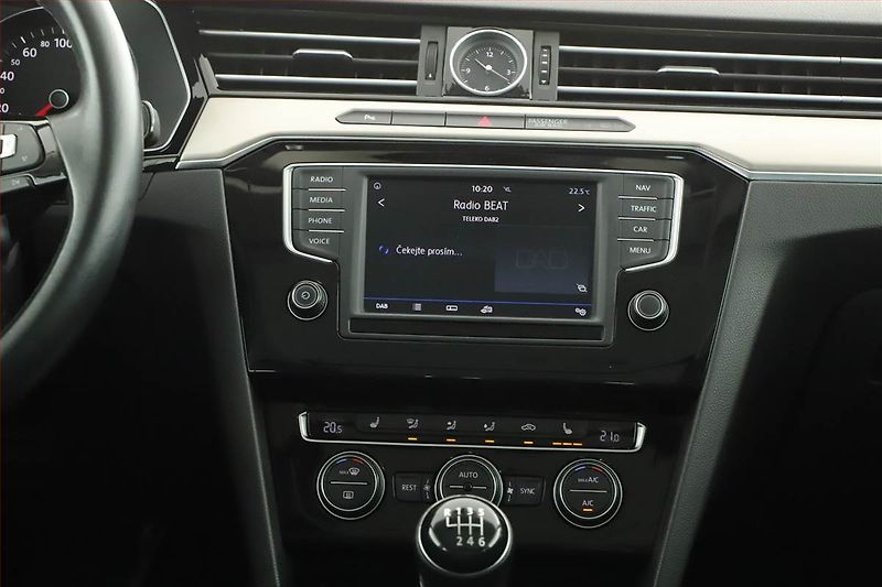 Volkswagen Passat (2016) 1.6 TDI, Kůže, Navi, Tempomat - fotka 9 z 16