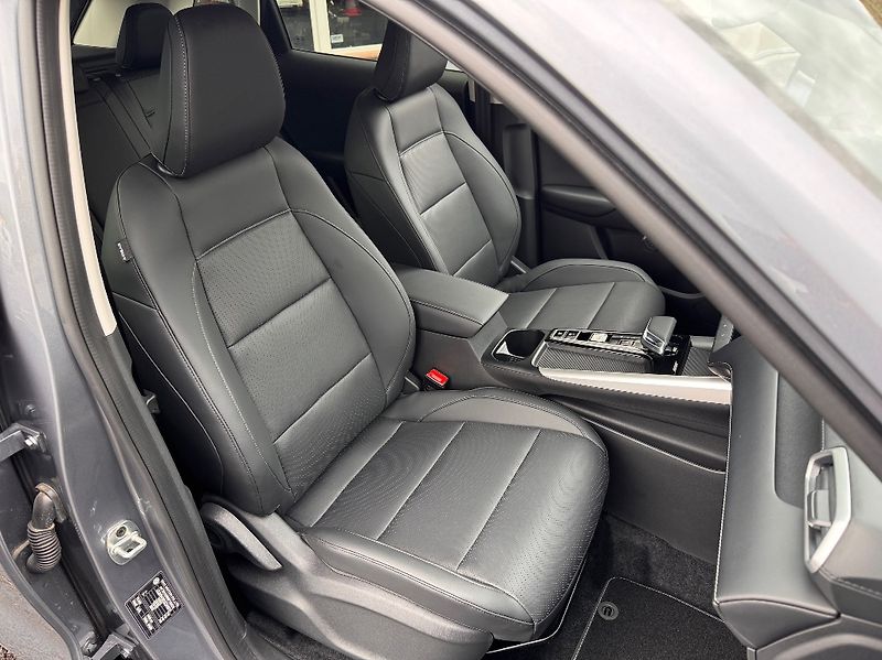 MG ZS (2026) 1,5l Hybrid + (197k) Exclusive - fotka 15 z 36
