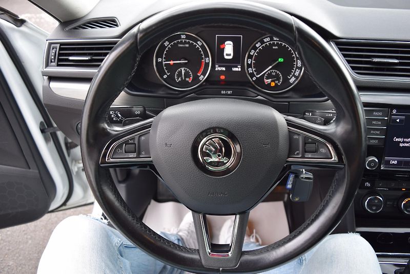 Škoda Superb (2016) 2.0TDI 140kw 4x4 DSG STYLE NAV - fotka 32 z 50
