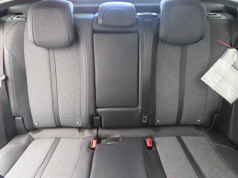 Peugeot 3008 (2018) Allure Pack 1.2 PureTech - fotka 10 z 16
