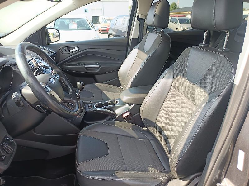 Ford Kuga (2015) - fotka 7 z 37