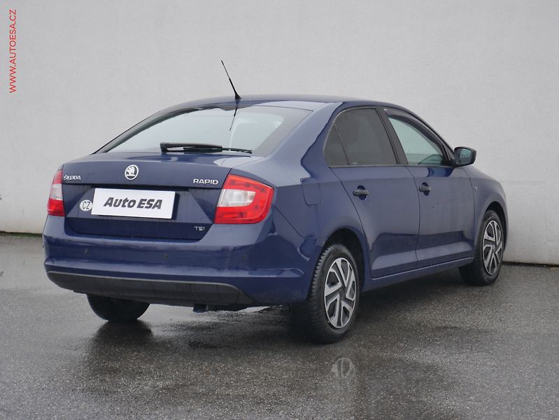Škoda Rapid (2013) 1.2 TSi, ČR, Fresh, park - fotka 4 z 17