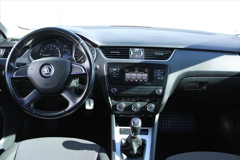 Škoda Octavia 1.6TDI 77kW TAŽNÉ ZAŘ. ČR - fotka 14 z 19