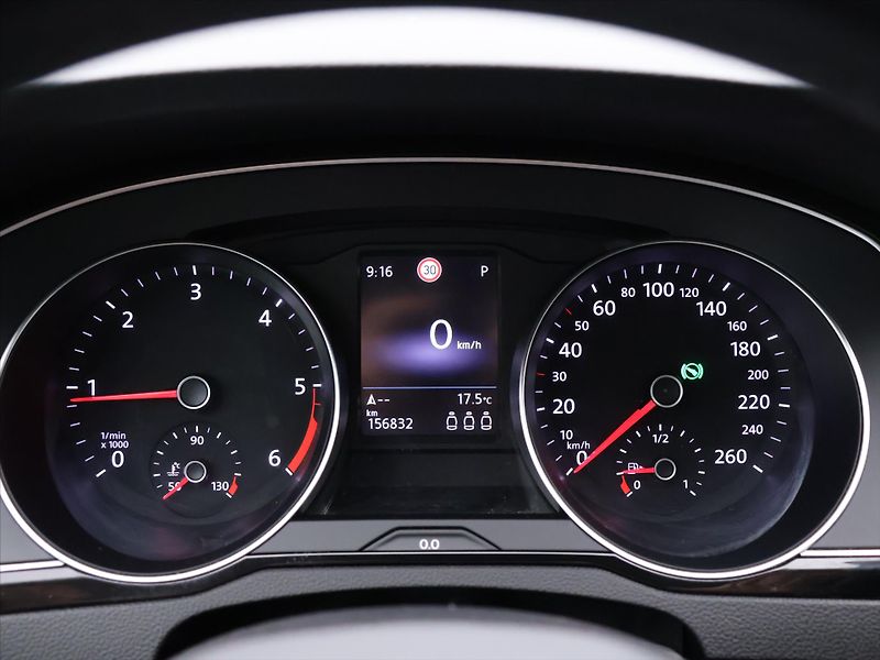 Volkswagen Passat 2,0 TDI 110kW DSG Elegance DPH - fotka 16 z 34