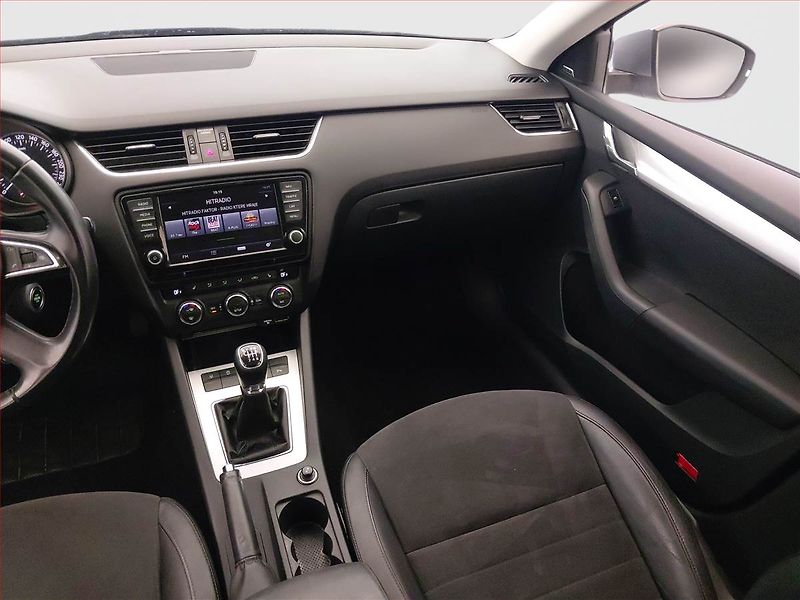 Škoda Octavia (2013) Elegance 2.0 TDI, Xenony - fotka 8 z 17