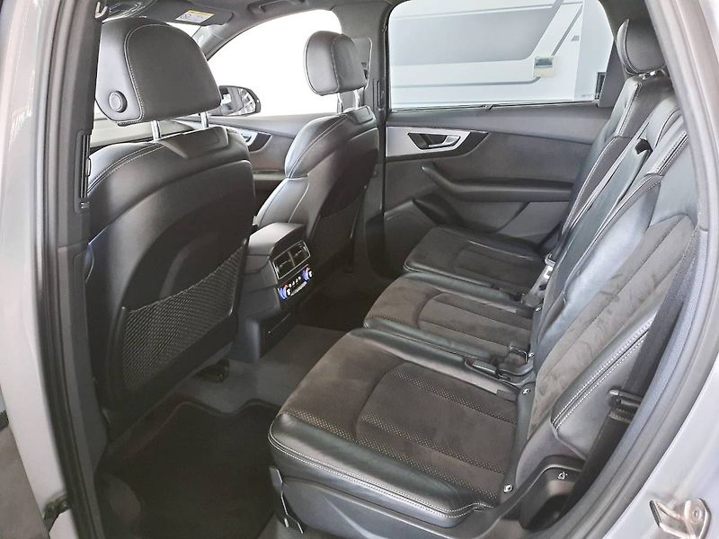 Audi SQ7 (2017) 4.0 TDI quattro (320kW/435k) T - fotka 8 z 30
