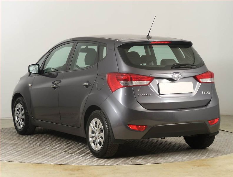 Hyundai ix20 (2015) 1.4 CVVT, Serv.kniha - fotka 4 z 18