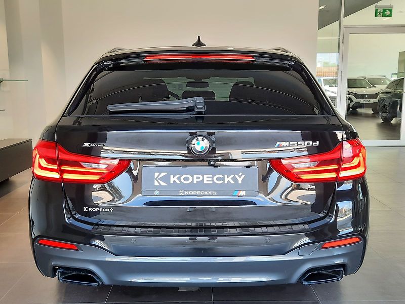 BMW Řada 5 (2020) M550d xDrive Touring - fotka 5 z 15