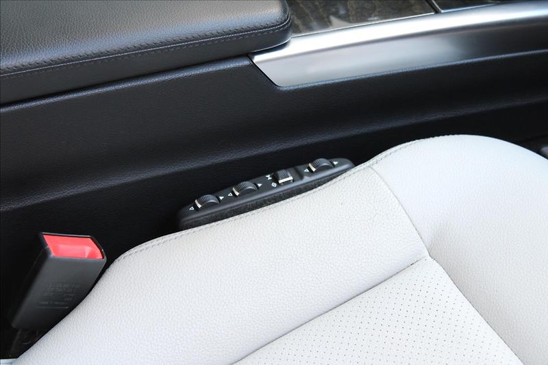 Mercedes-Benz Třídy E 350CDI 4M/ACC/KEYLESS/DPH - fotka 34 z 46