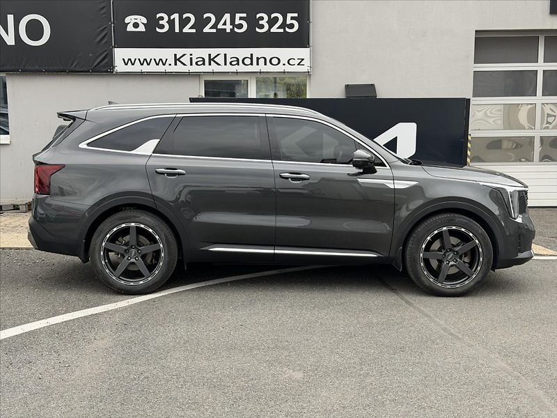Kia Sorento 2,2 CRDI 4X4 8DCT TOP+TEM+NAPP - fotka 4 z 9