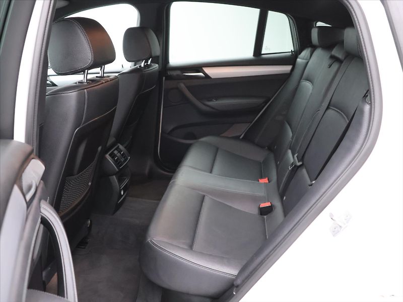 BMW X4 3,0 35xD 230kW CZ M-paket DPH - fotka 16 z 36