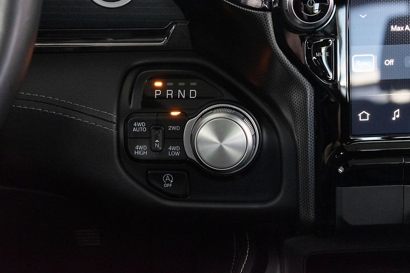 Dodge RAM 5.7 HEMI*LIMITED*AIR*LPG*ČR 1M - fotka 27 z 48