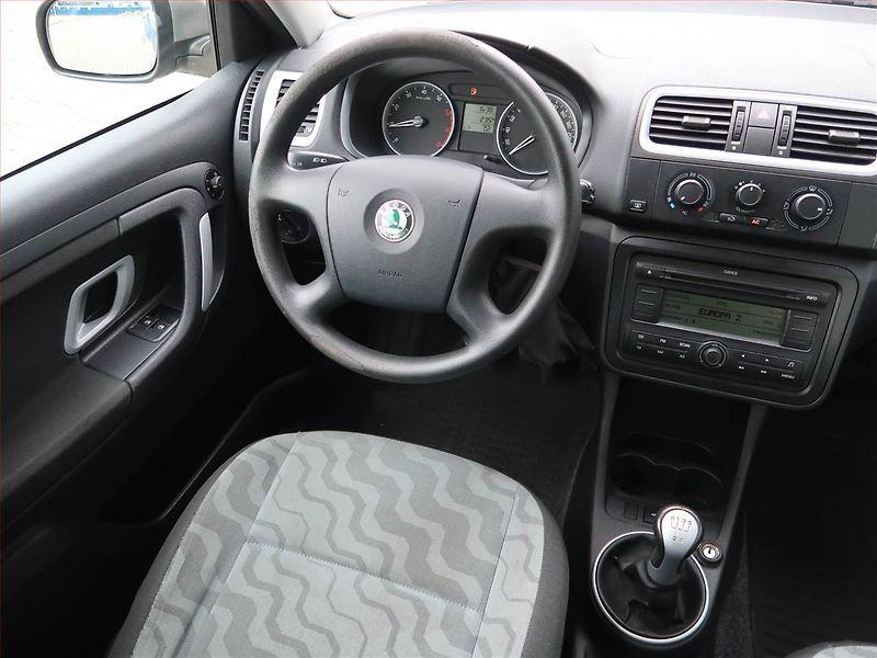 Škoda Fabia (2008) Ambiente 1.4 16V - fotka 7 z 15