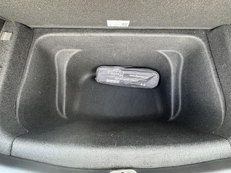 Tesla Model Y LR AWD Tažné EAP Boost Bílý in - fotka 26 z 27