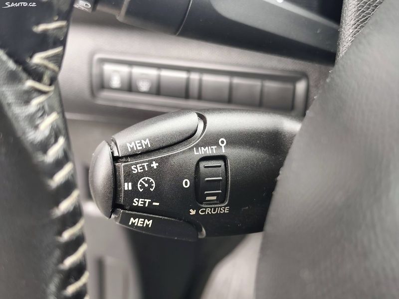 Peugeot 308 (2015) - fotka 31 z 40
