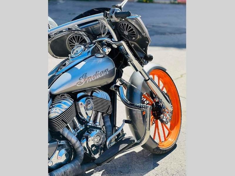 Ráj amerických unikátů! V ústeckých Předlicích rostou motorky pro celý svět, vyrábí je Zbyšek Hazmuka (na snímku)