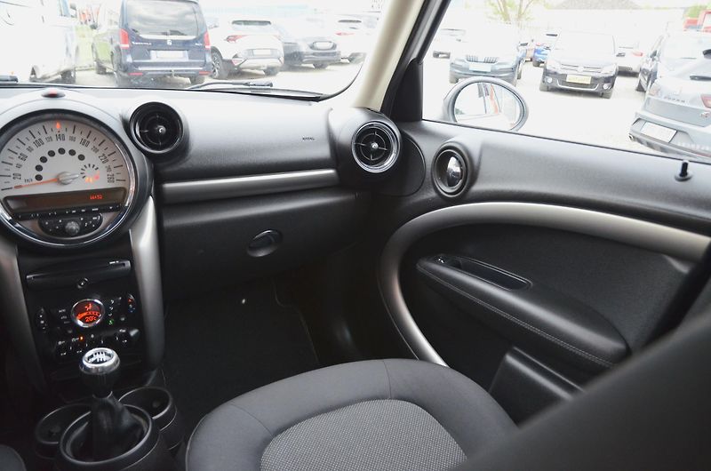 Mini Countryman (2013) 1.6D 66kW / STK 03/2028 - fotka 20 z 29