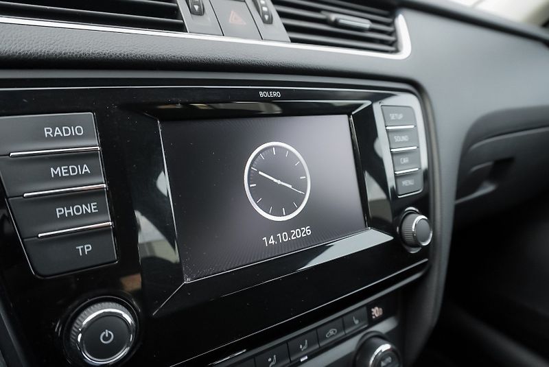 Škoda Octavia 2.0 TDi DSG ELEGANCE - fotka 15 z 24