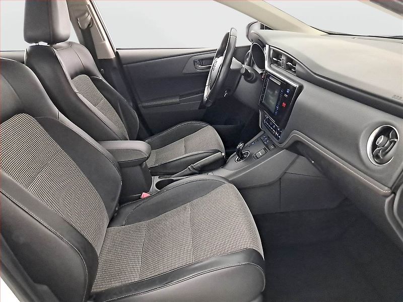 Toyota Auris (2015) Hybrid, Automat, Kůže - fotka 9 z 22