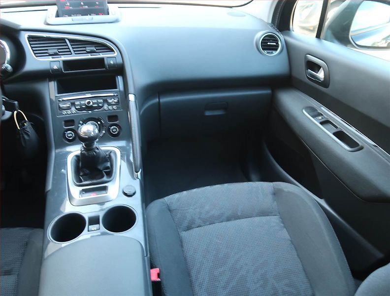 Peugeot 3008 (2012) 2.0 HDi, Navi, Tempomat - fotka 8 z 13