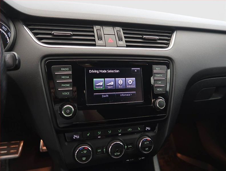 Škoda Octavia (2014) RS 2.0 TDI, Automat, Navi - fotka 16 z 24