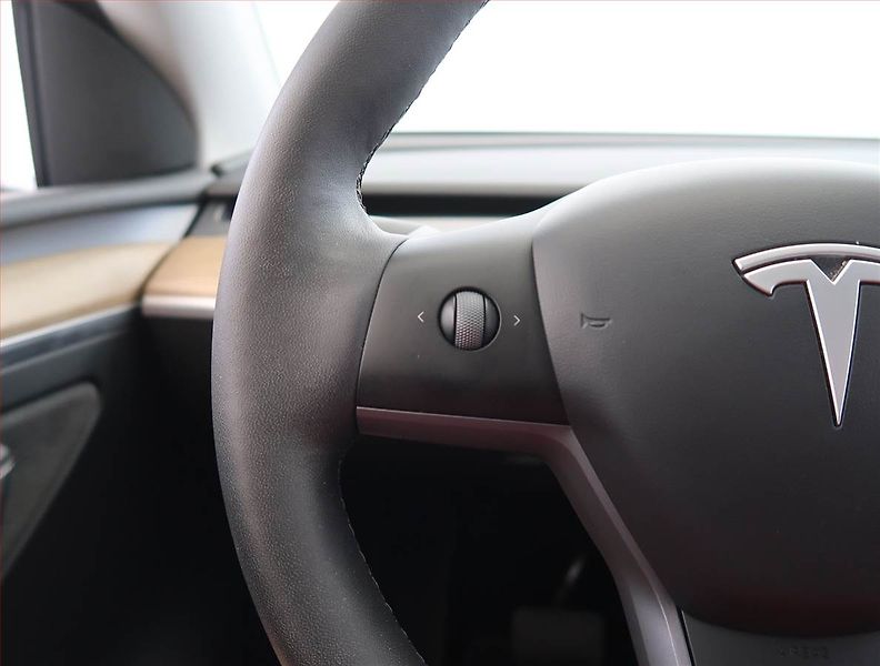 Tesla Model Y (2023) Long Range AWD 79kWh, SoH 96% - fotka 15 z 32