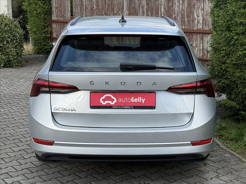 Škoda Octavia 2,0 TDi EXECUTIVE DSG LED ACC - fotka 4 z 31