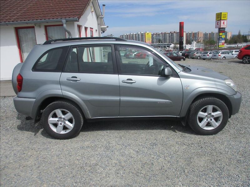 Toyota RAV4 2,0 D4D, 4x4,digiklima,tažné, - fotka 4 z 33