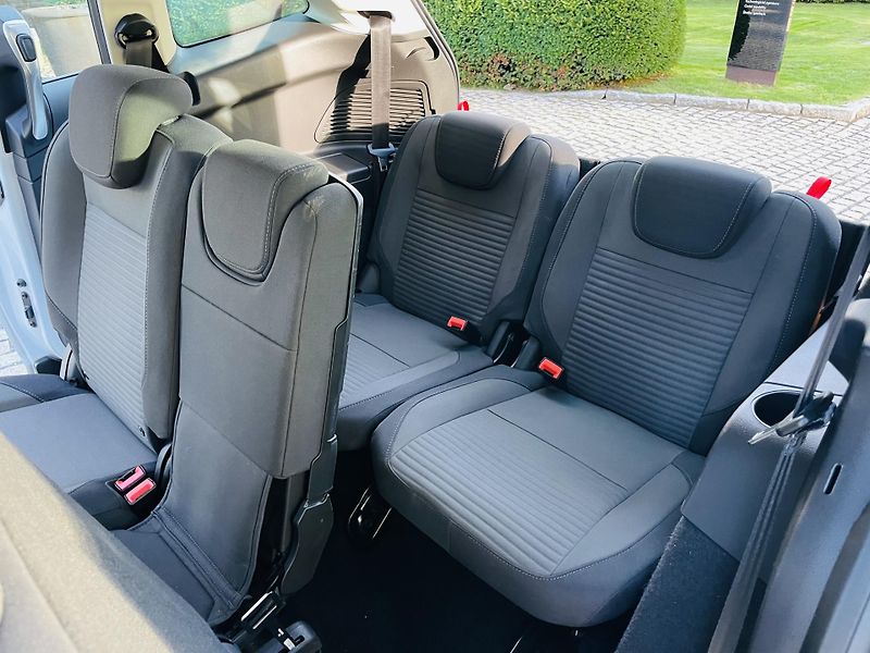 Ford Grand C-MAX 2.0TDCi MANUÁL 7MÍST SERVISKA - fotka 33 z 46