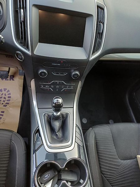 Ford S-MAX (2018) 1,5 118 KW - fotka 14 z 18