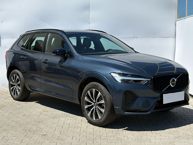 Volvo XC60 Plus Dark B5 AWD 184kW - fotka 3 z 26