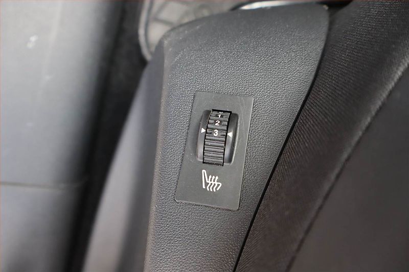 Peugeot 2008 (2019) 1.2 PureTech, Serv.kniha, Navi - fotka 25 z 25