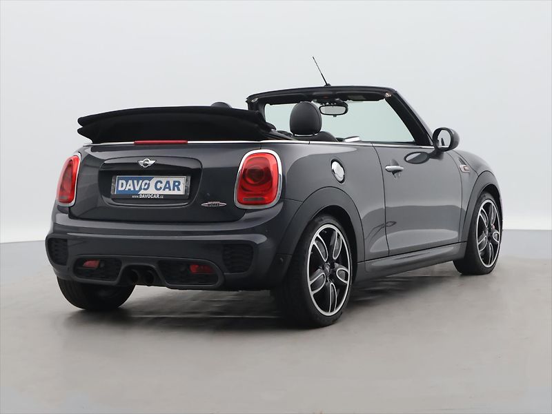 Mini Cooper 2,0 i JCW 170kW Cabrio Manual - fotka 15 z 39