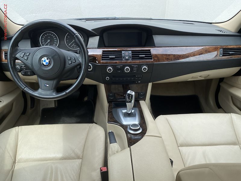 BMW Řada 5 (2007) 4.0i 540i, AT, bixen, kůže - fotka 8 z 23