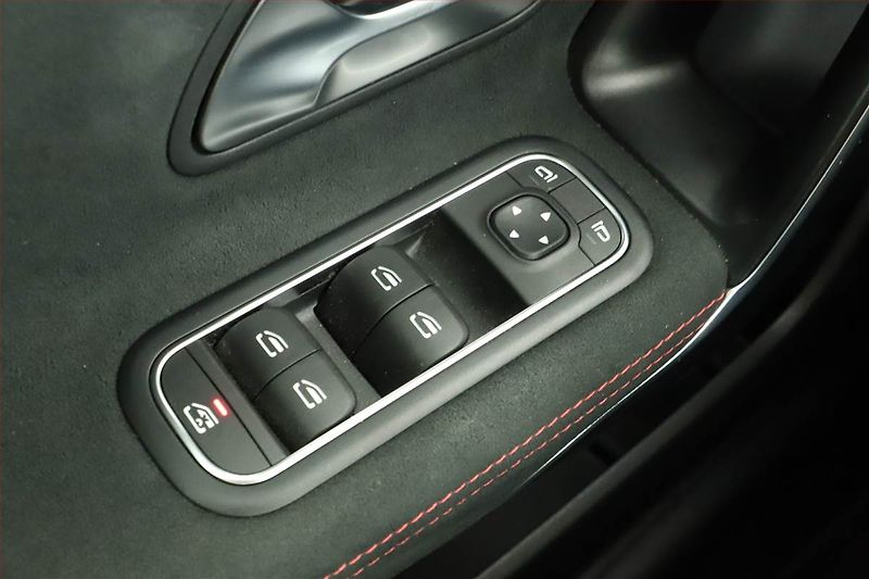 Mercedes-Benz Třídy A (2022) A 35 AMG 4MATIC - fotka 19 z 19