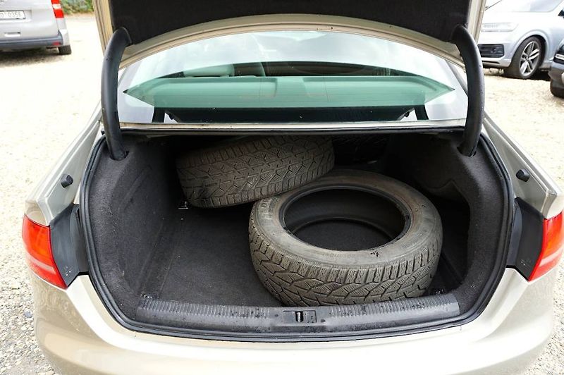 Audi A4 (2012) 2,0 TDI 105 kW - fotka 11 z 32